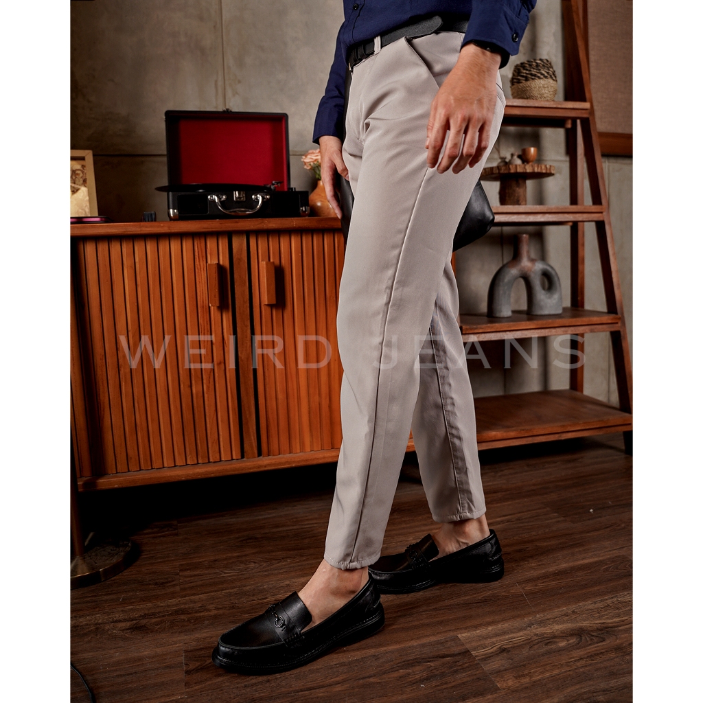 Weird Jeans - Maxi Grey Celana Formal Panjang Bahan Semi Wool Pria Formal Stright Fit Warna Abu Abu - Image 4